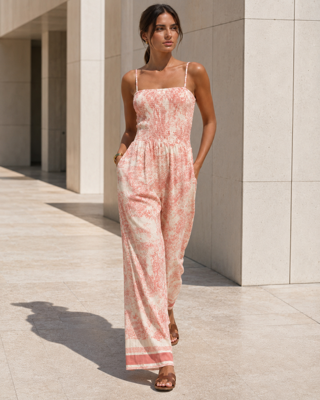 Mono elegante coral