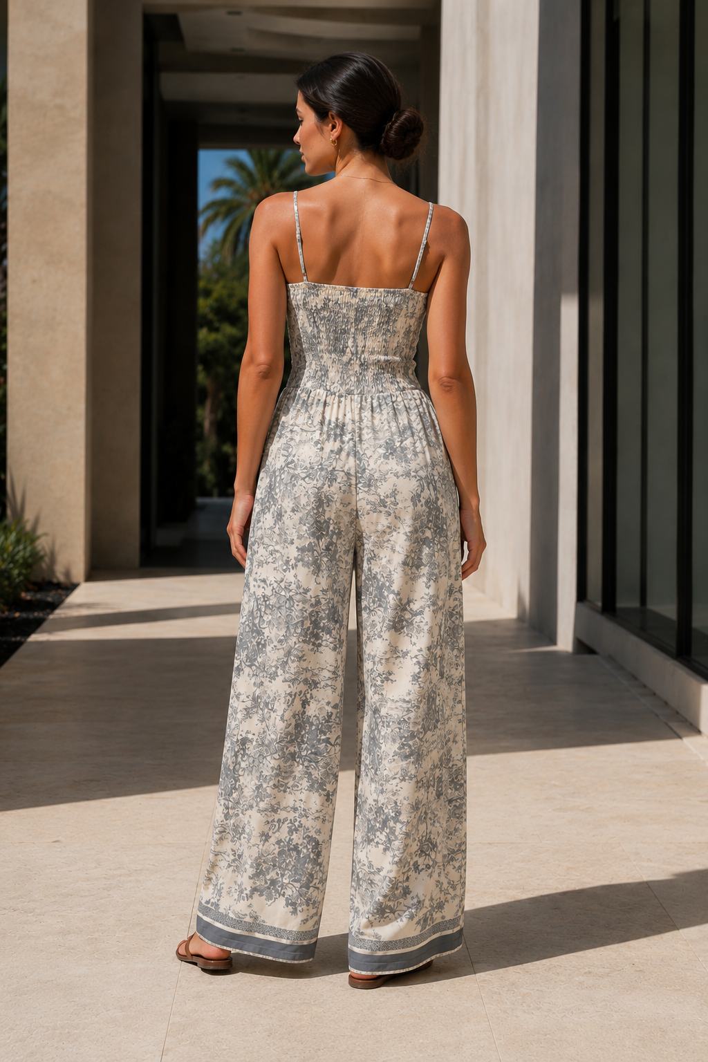 Mono elegante coral