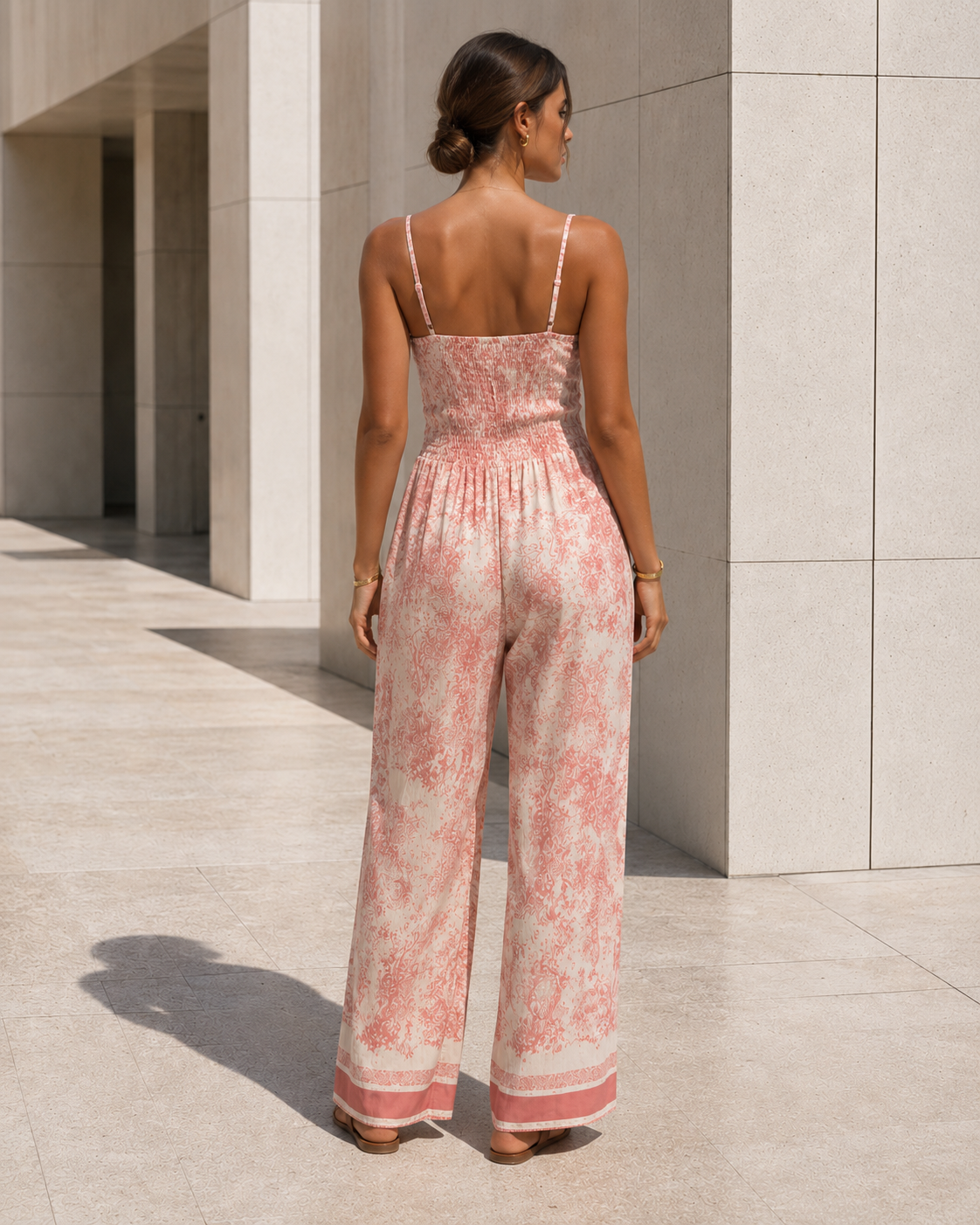 Mono elegante coral