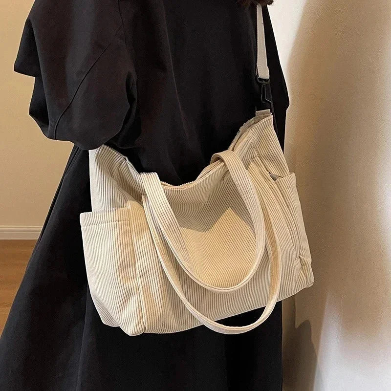 BOLSO TOTE ACANALADO ALMA CON DETALLE DE CUERDA
